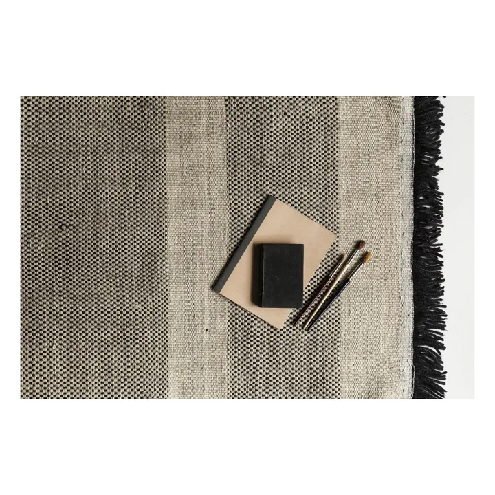 Tapis Tres Stripes, Elisa Padrón | Noir- Image produit n°1