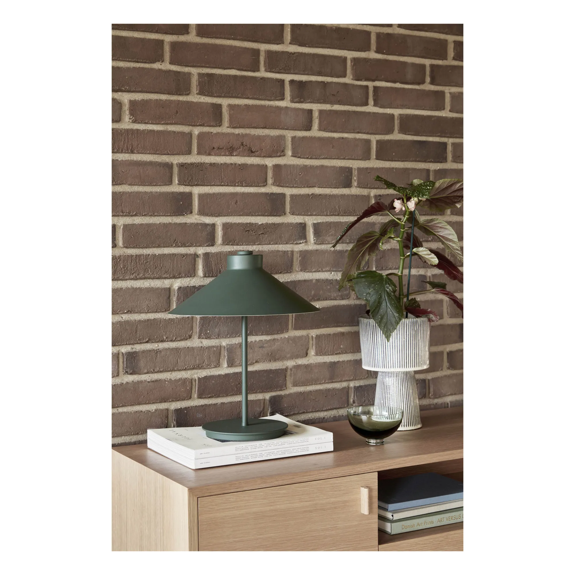 Lampe à poser en métal | Vert foncé- Image produit n°1