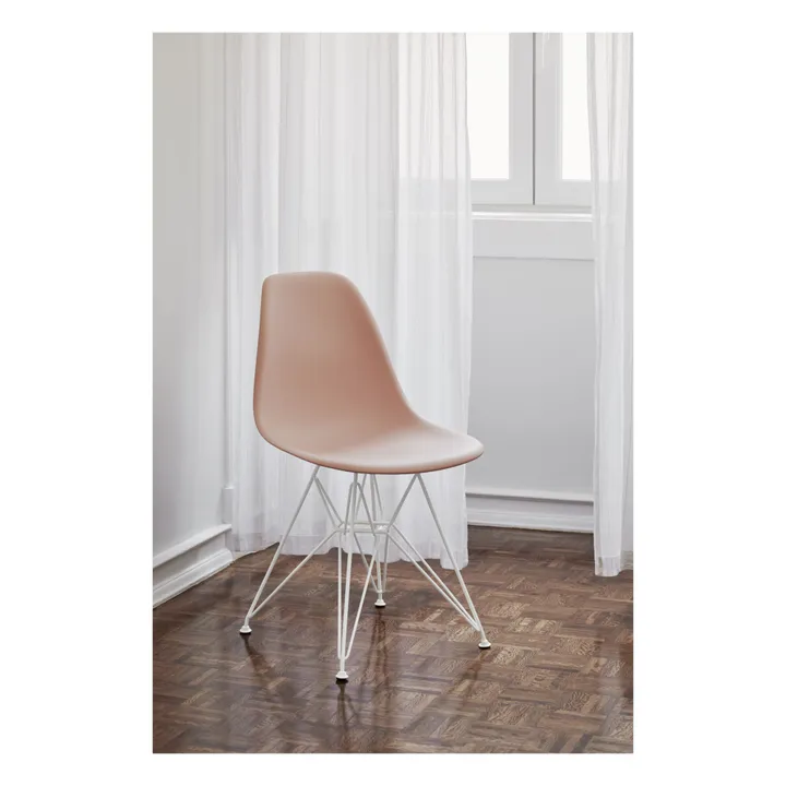 Chaise DSR Plastic - piètement blanc epoxy - Charles & Ray Eames | Rose tendre- Image produit n°1