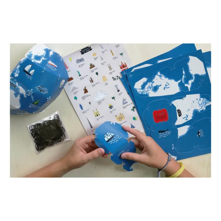 Globe 3D à monter avec 45 stickers- Image produit n°1