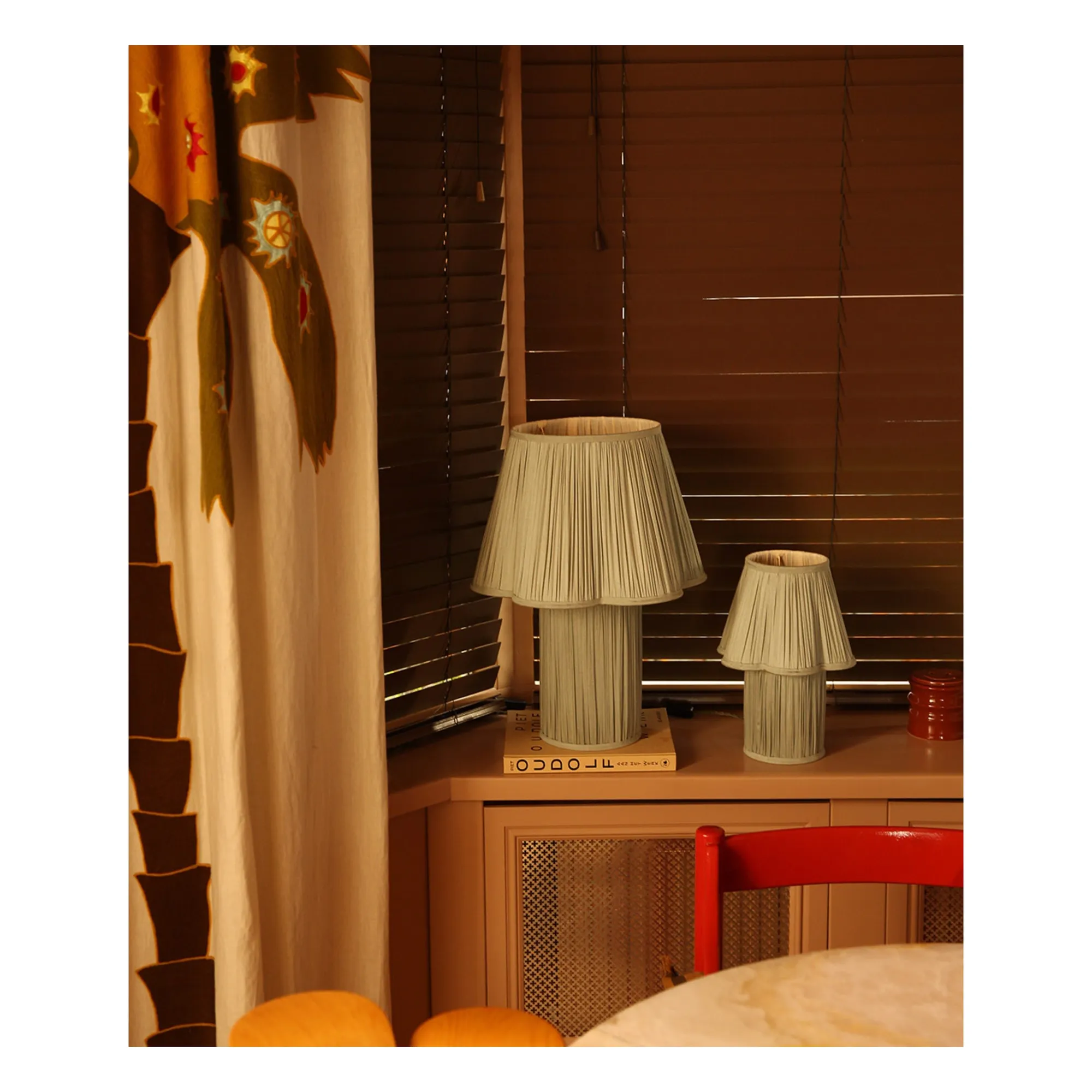 Lampe à poser en soie Myra | Sauge- Image produit n°1