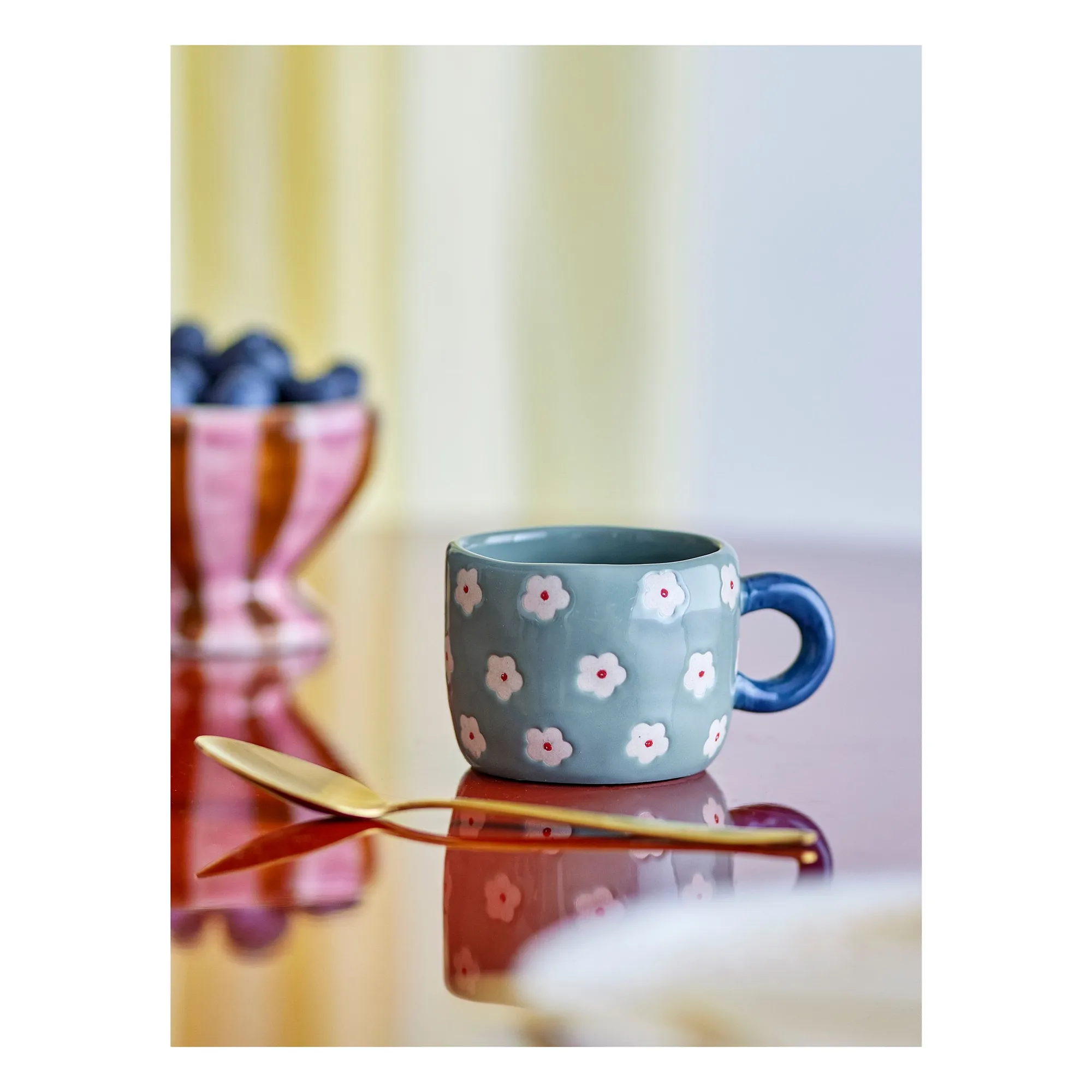 Tasse en grès à fleurs Nini | Bleu- Image produit n°1