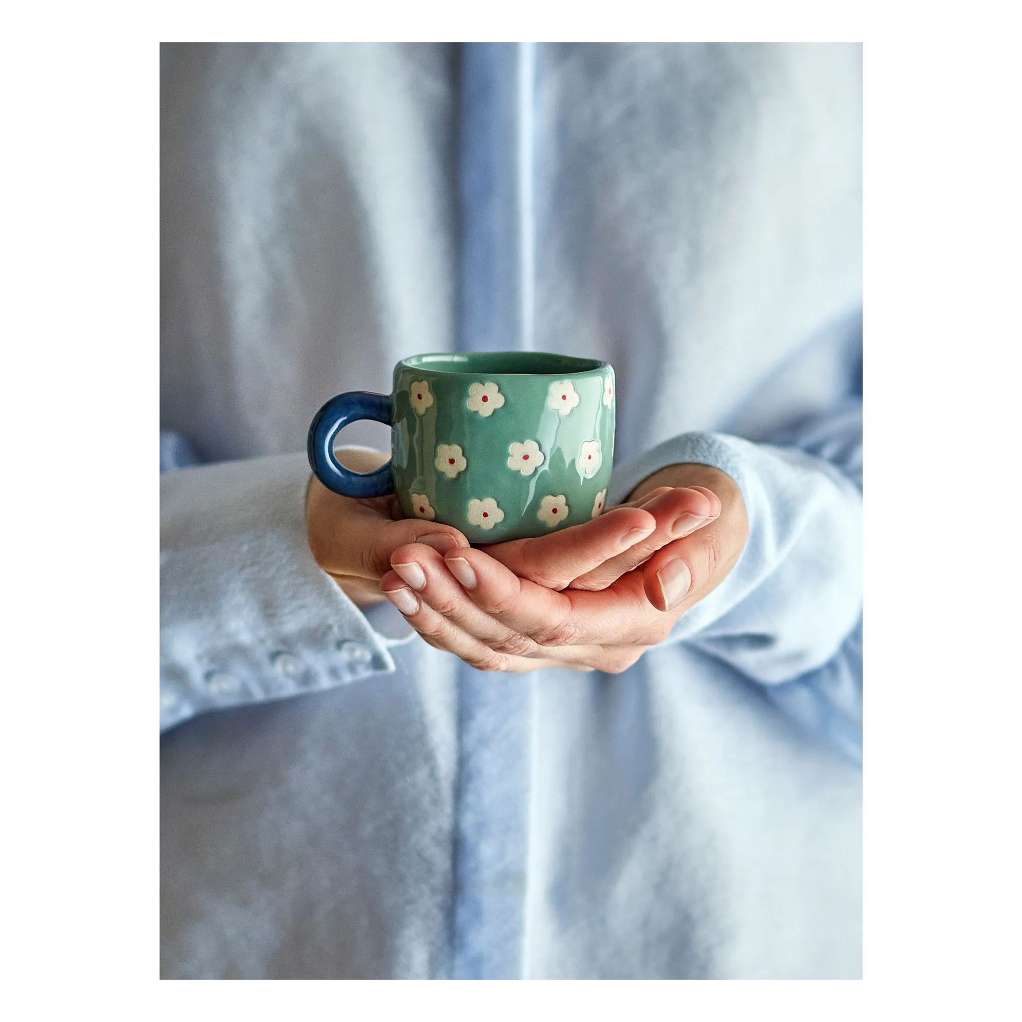 Tasse en grès à fleurs Nini | Bleu- Image produit n°2