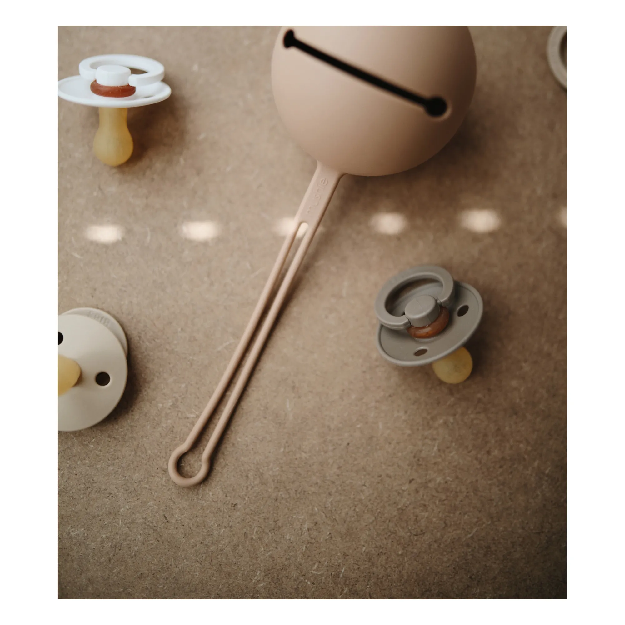 Mushie - Porte-tétines (Mushie) - Image 1