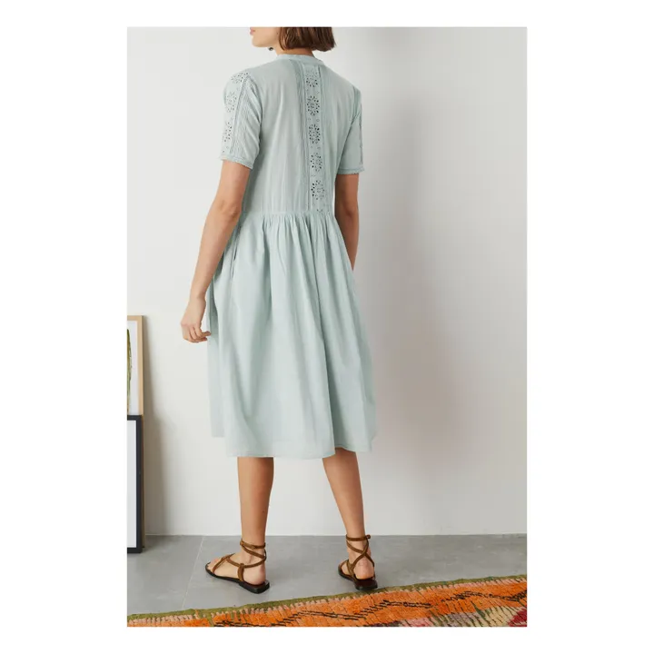 Kleid Retour Brode aus Bio-Baumwolle | Mandelgrün- Produktbild Nr. 2