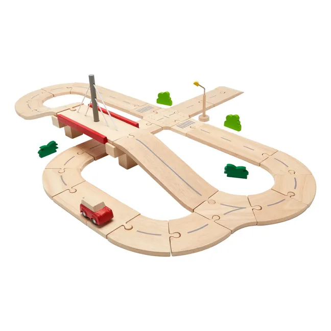 Rennbahn mit Holz-Accessoires