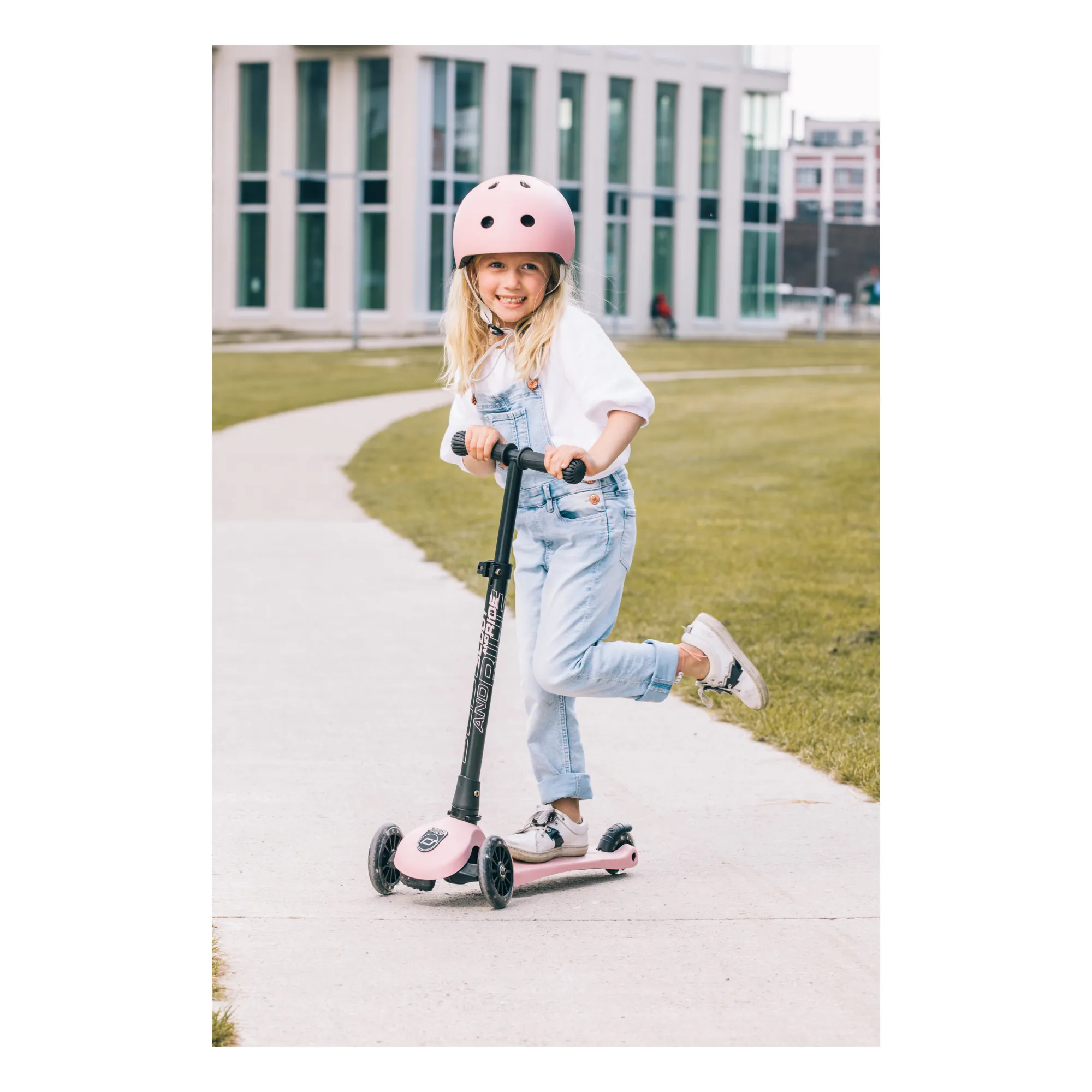 Scoot And Ride Highwaykick 3S Rosa – Patinete Plegable Con Ruedas LED, Altura Regulable Y Personalizable Con Nombre Para Niños Desde 3 Años