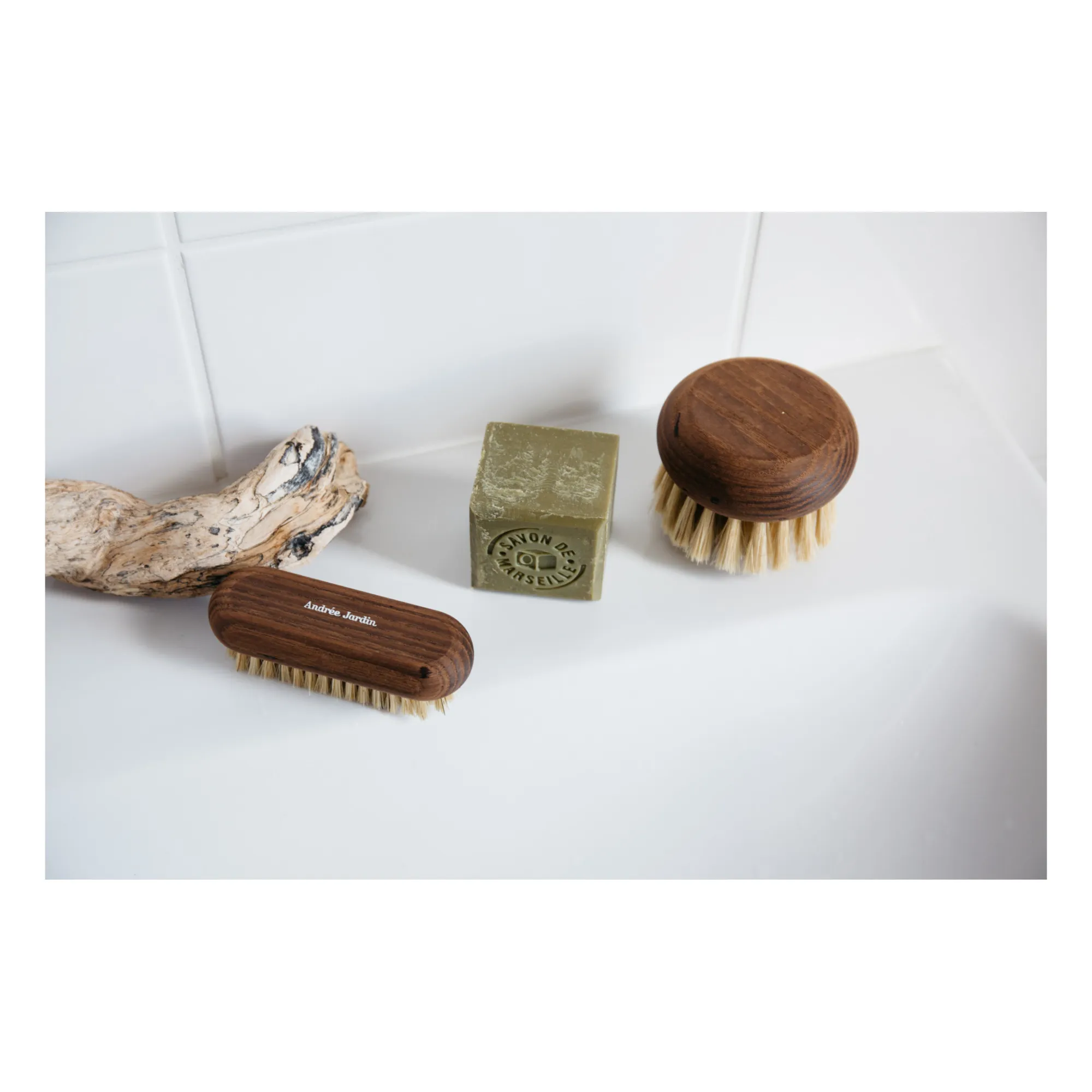Brosse à ongles en frêne- Image produit n°3