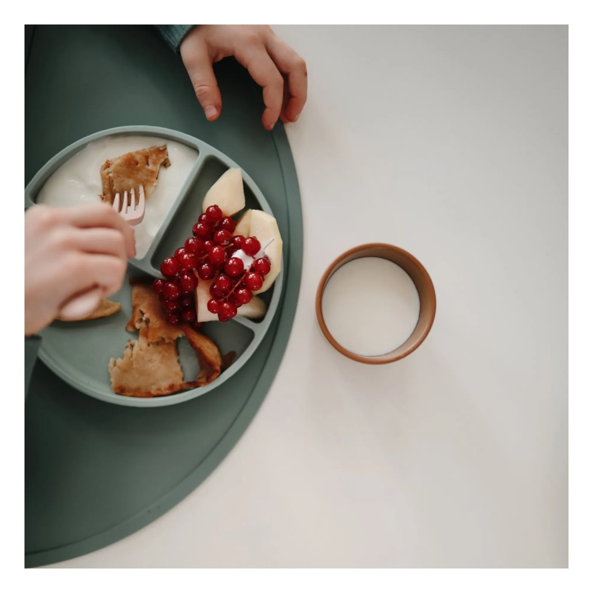 Mushie - Assiette en silicone (Mushie) - Image 1