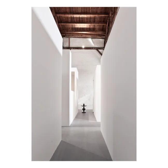 Tavolino, modello: Shuffle, in legno laccato - Mia Hamborg | Grigio