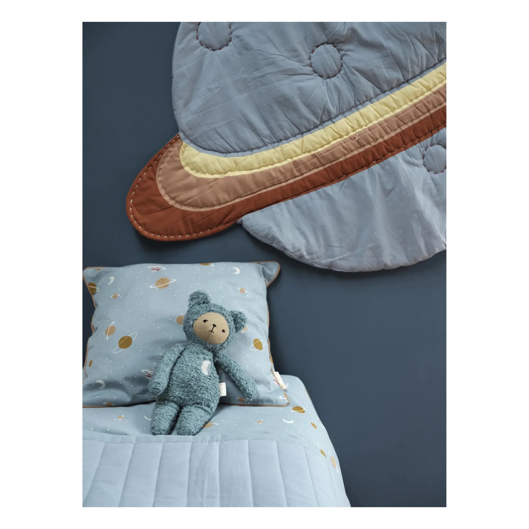 Quilted Planet Blanket- Product image n°1