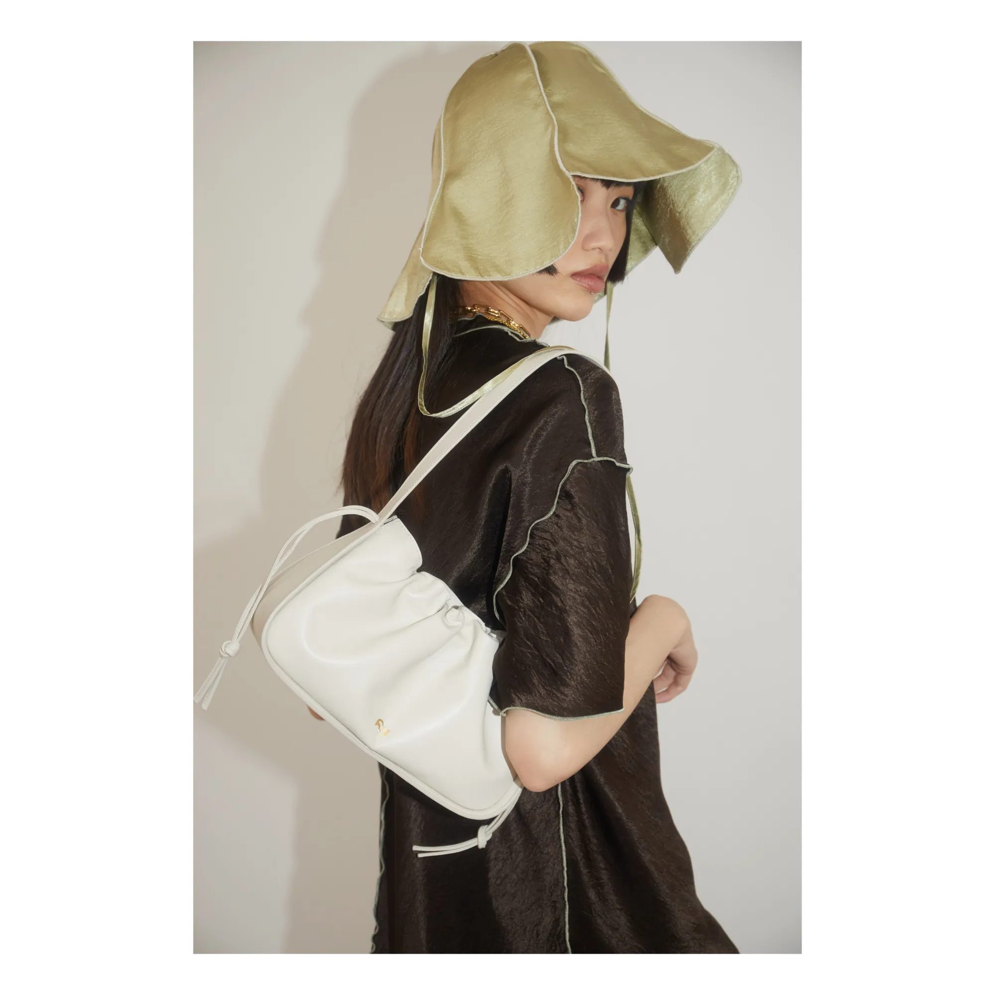 【YUZEFI】MINI BOM CROSSBODY BAG - OFF-WHITE YUZEFI Bom Mini Leather Tote in Off-white | endource