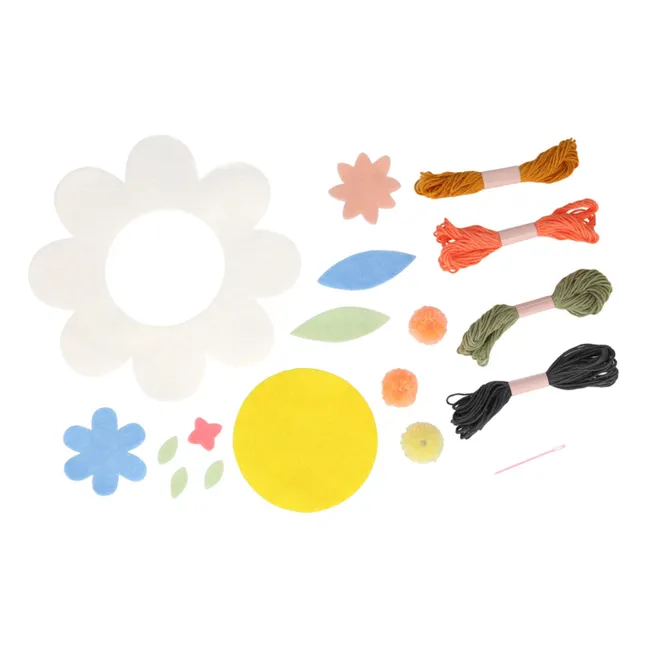 Reisetasche mit bestickten Blumen