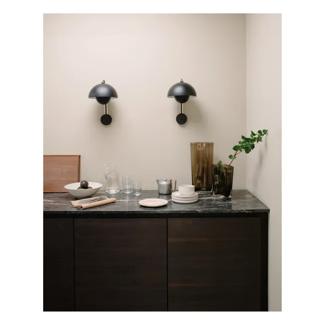Flowerpot VP8 Wall Light | Black