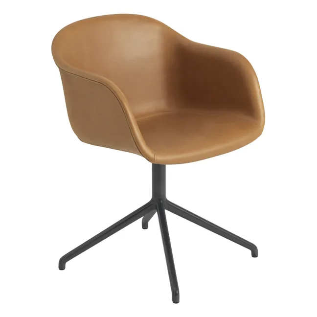 Silla Fiber con reposabrazos de cuero  | Coñac