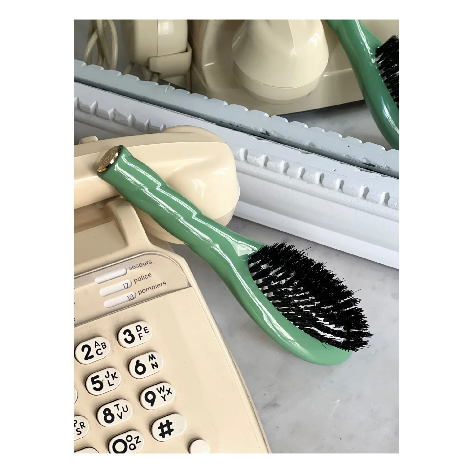 La Petite Brosse L'Universelle N°01 - Soin & Brillance | Vert amande- Image produit n°1