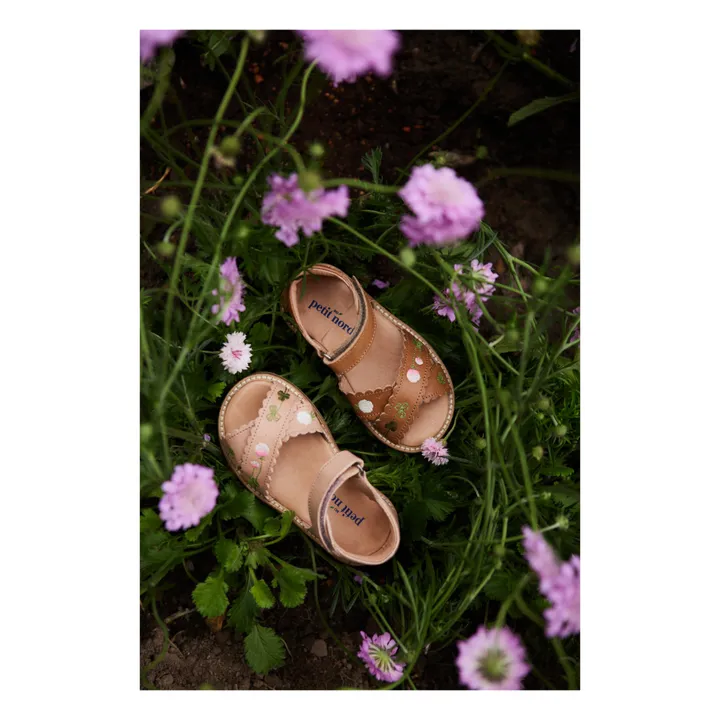 Sandalias bordadas cruzadas x Capsule Uniqua | Avellana- Imagen del producto n°2