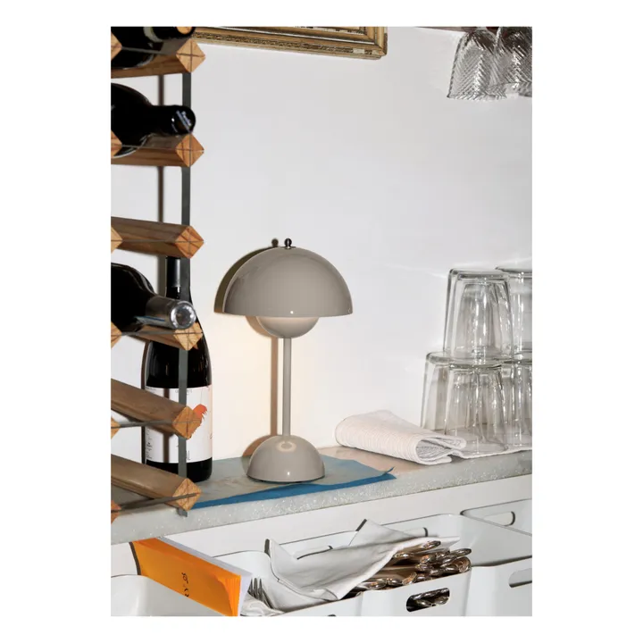 VP9 Flowerpot Portable Table Lamp, Vernon Panton | Grey- Product image n°2