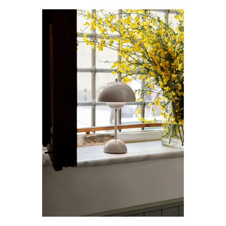 VP9 Flowerpot Portable Table Lamp, Vernon Panton | Grey- Product image n°4
