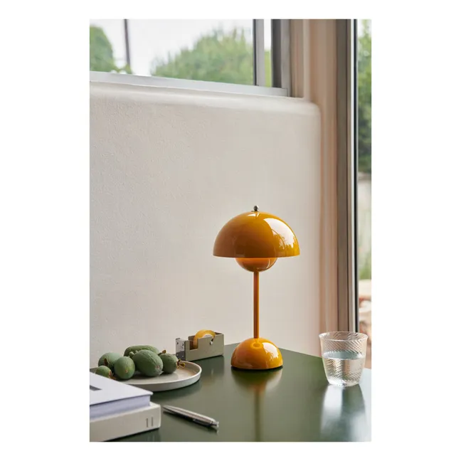 Lámpara de sobremesa Flowerpot VP9, Verner Panton | Amarillo Mostaza