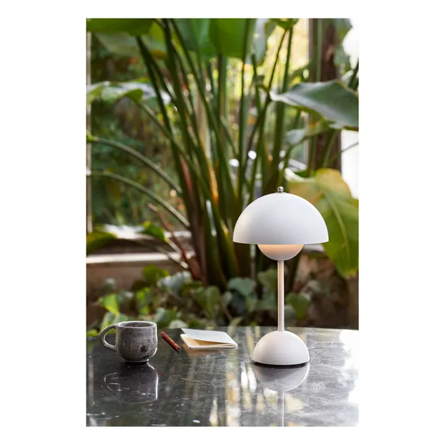 Lampe à poser portative Flowerpot VP9, Verner Panton | Blanc