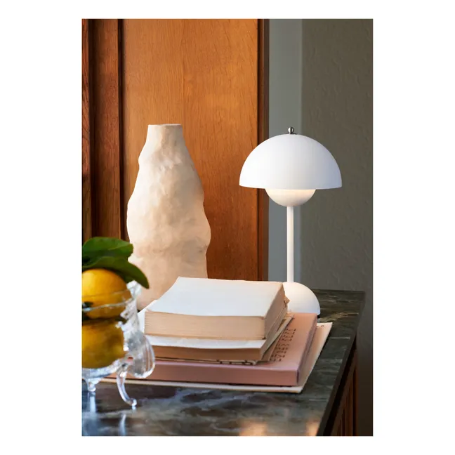 VP9 Flowerpot Portable Table Lamp, Vernon Panton | White