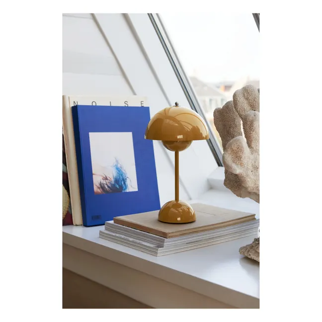 VP9 Flowerpot Portable Table Lamp, Vernon Panton | Mustard