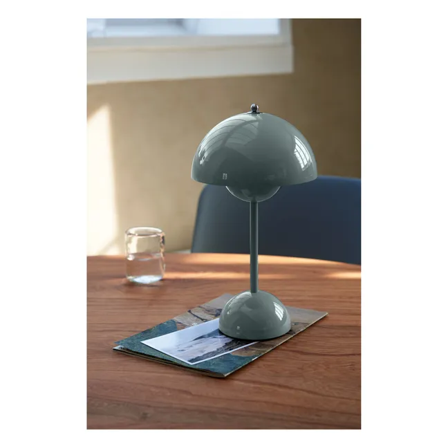 VP9 Flowerpot Portable Table Lamp, Vernon Panton | Grey blue