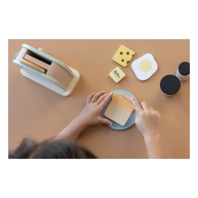 Wooden toaster and accessories