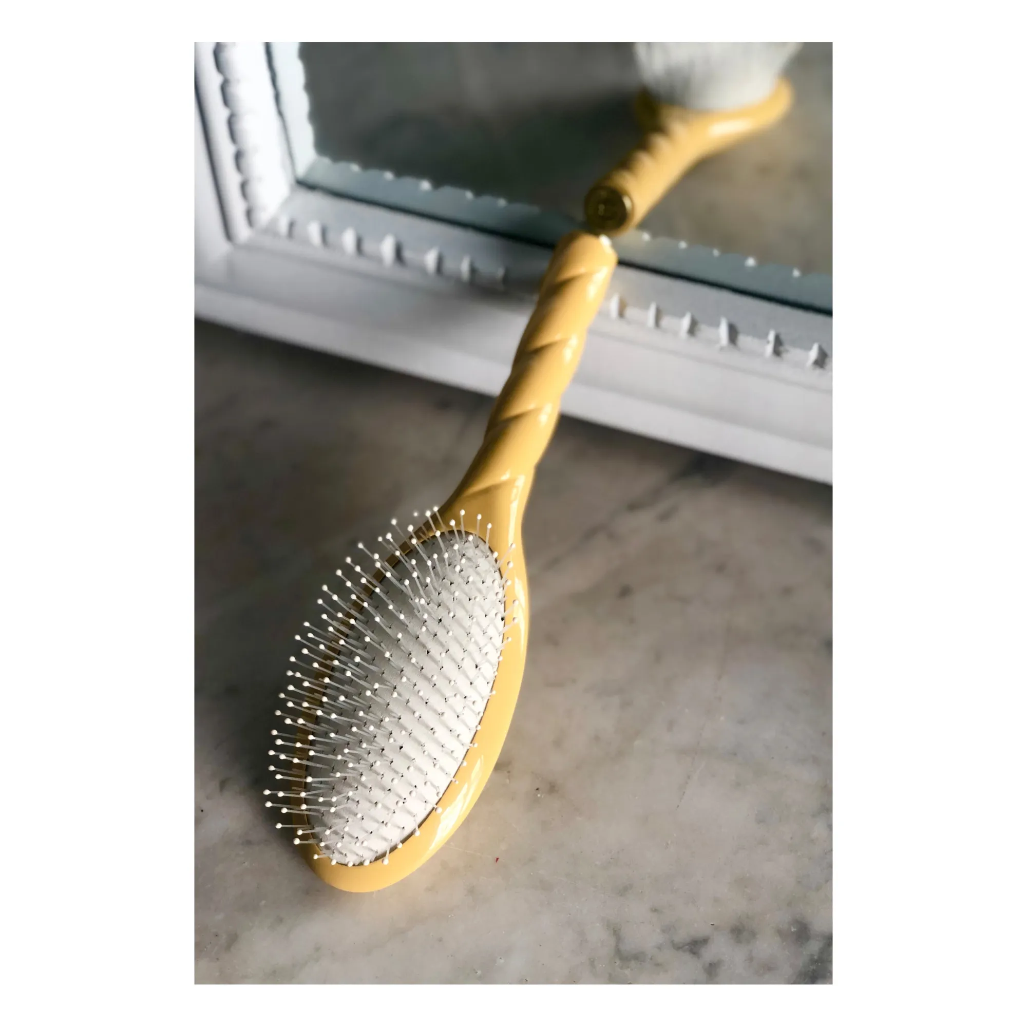 Brosse à cheveux La Miracle N°04 - Démêlante et massante | Jaune- Image produit n°2