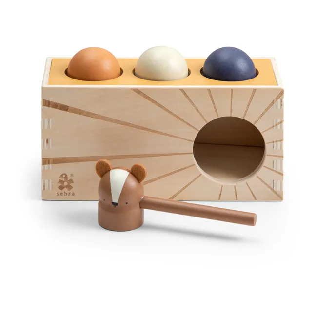 Juego de martilleo en el bosque