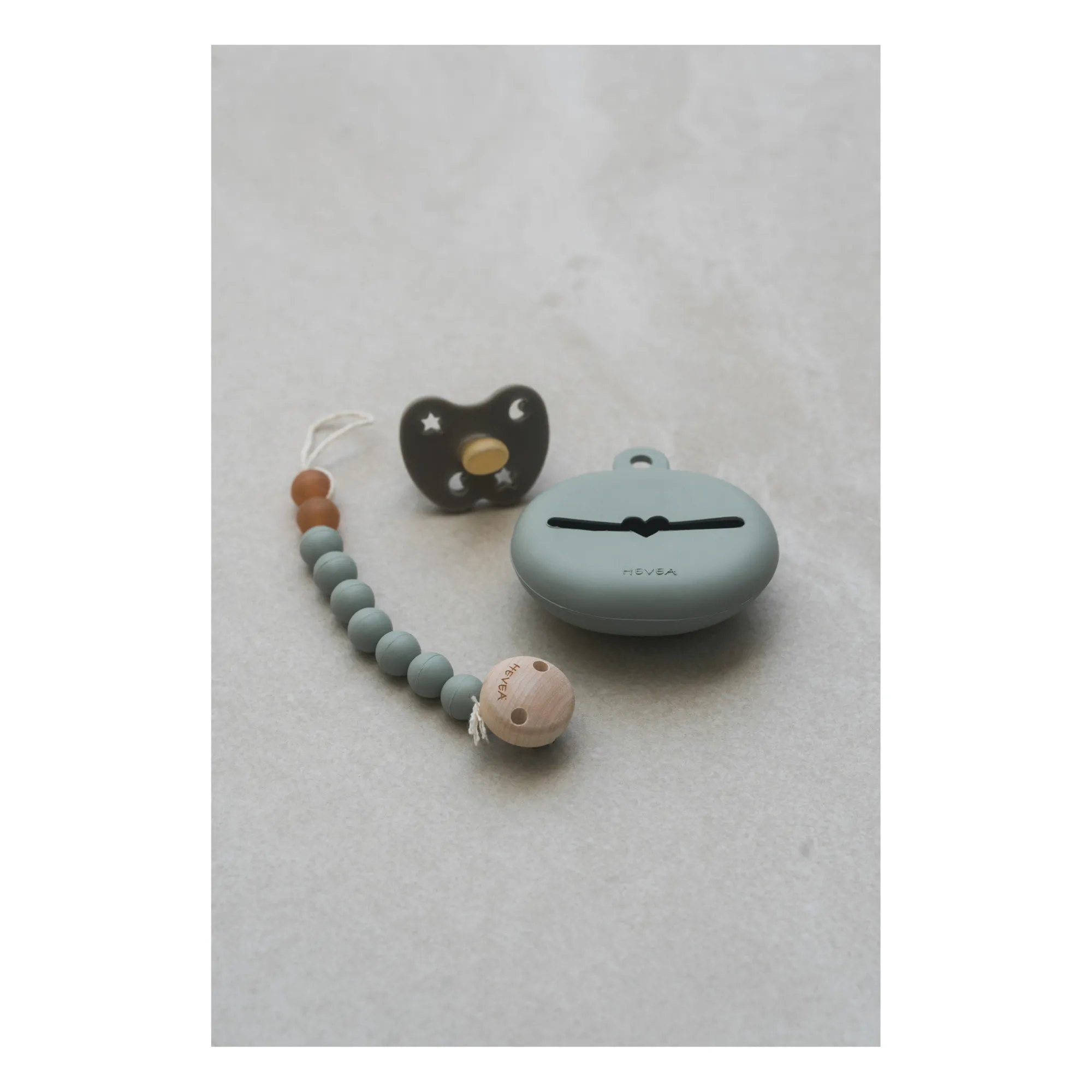 Natural Rubber and Rubberwood Dummy Clip | Almond green- Product image n°5