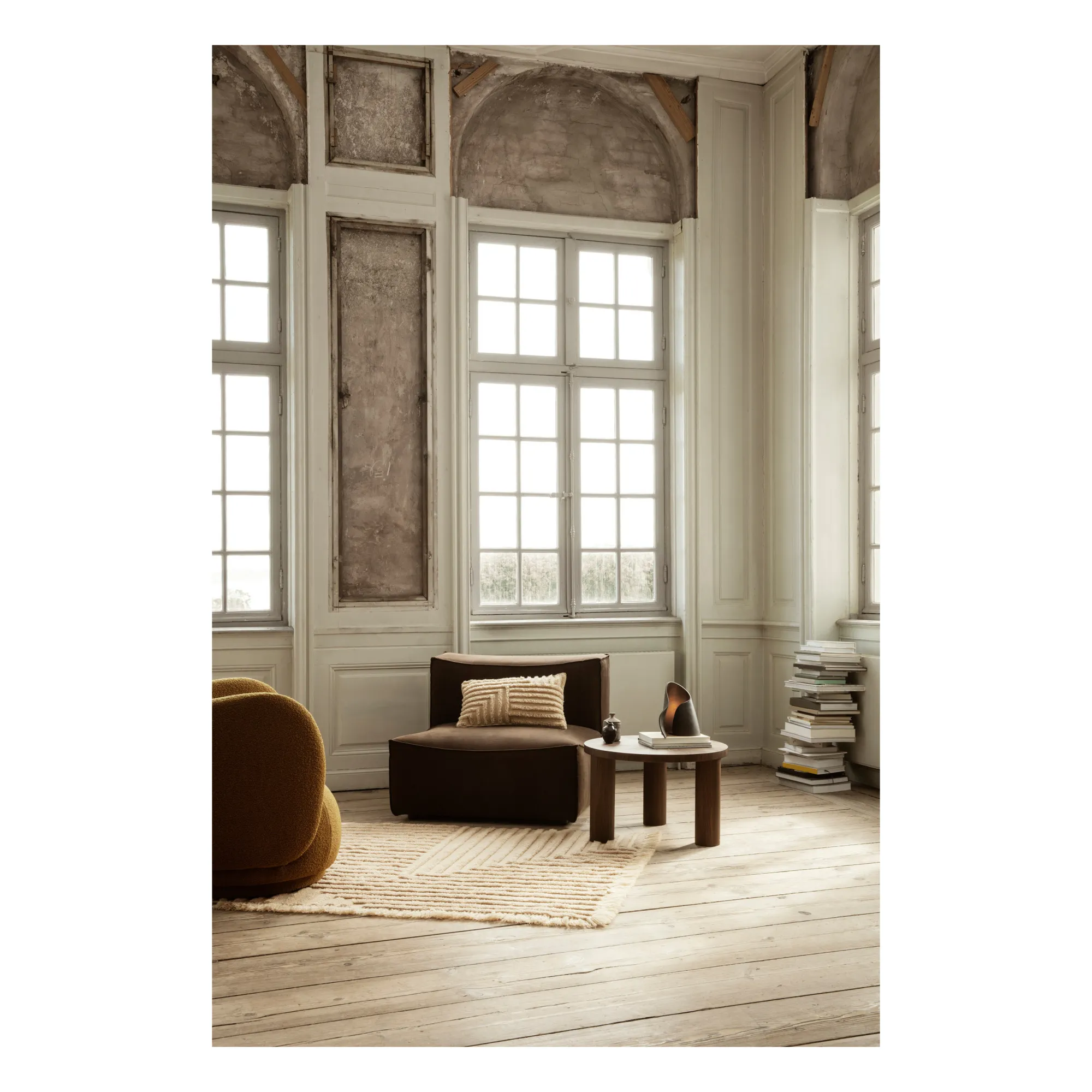 Oyster Recycled Aluminium Table Lamp | Black- Product image n°2