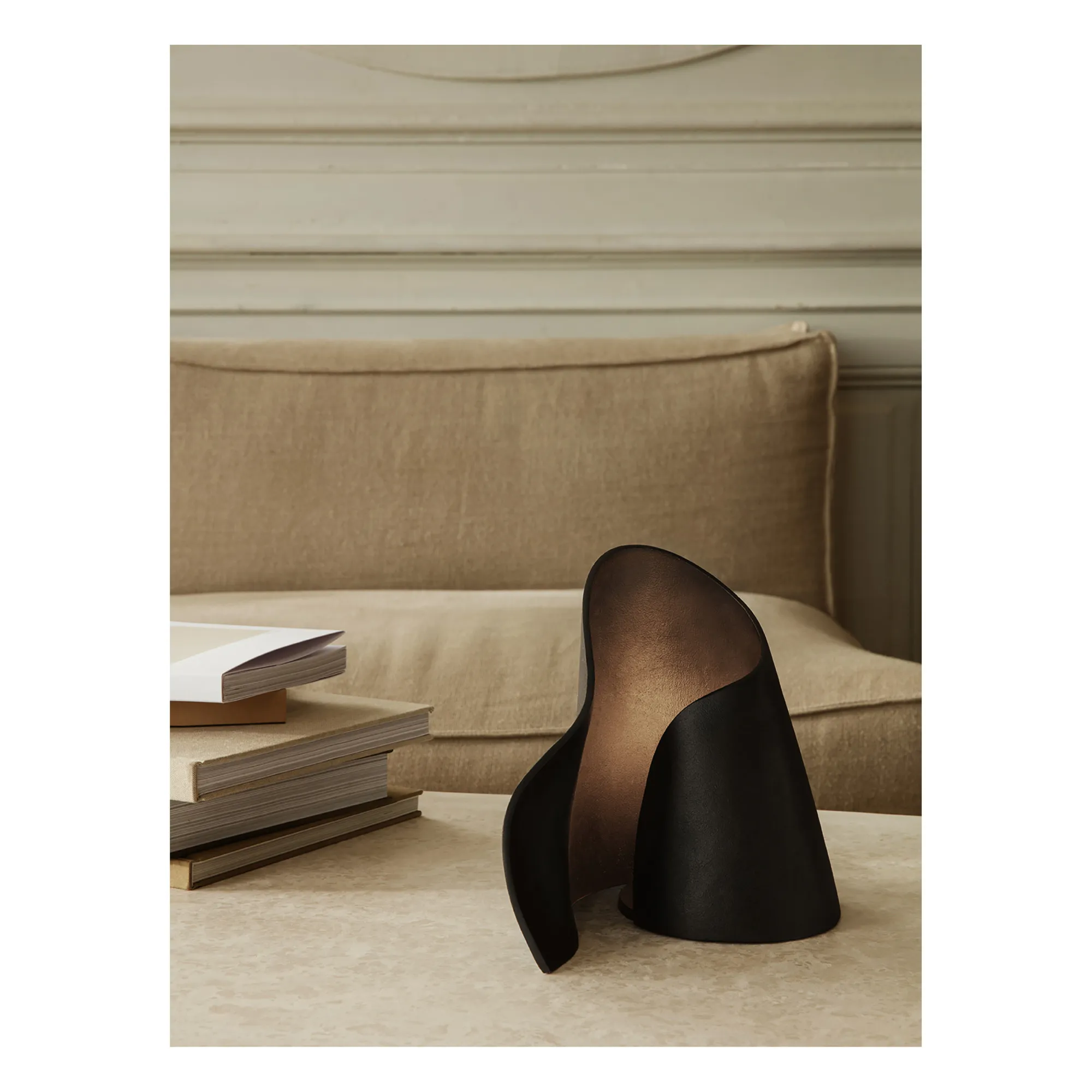 Oyster Recycled Aluminium Table Lamp | Black- Product image n°5