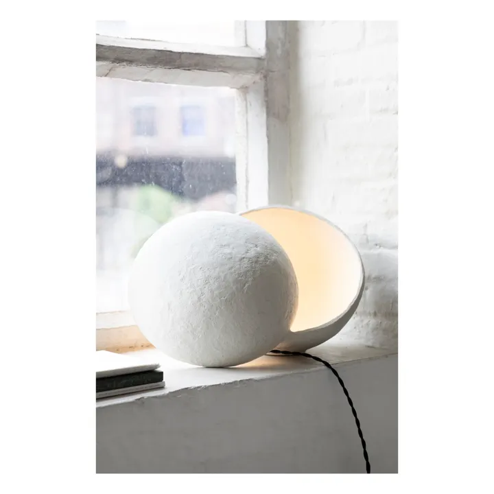 Lampe à poser Earth ronde en papier maché | Blanc- Image produit n°1
