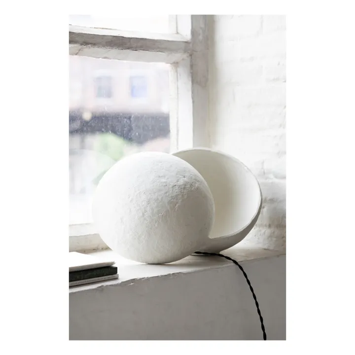 Lampe à poser Earth ronde en papier maché | Blanc- Image produit n°2
