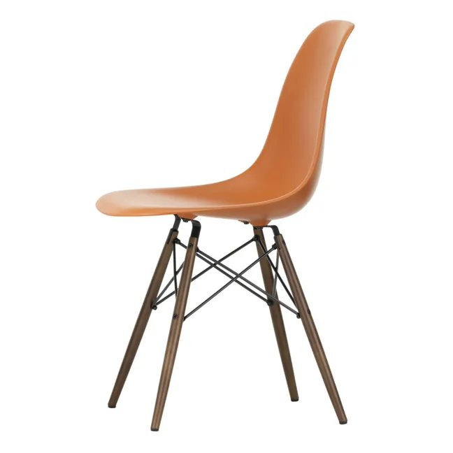 DSW plastic chair - maple base - Charles &amp; Ray Eames | Orange Rouille