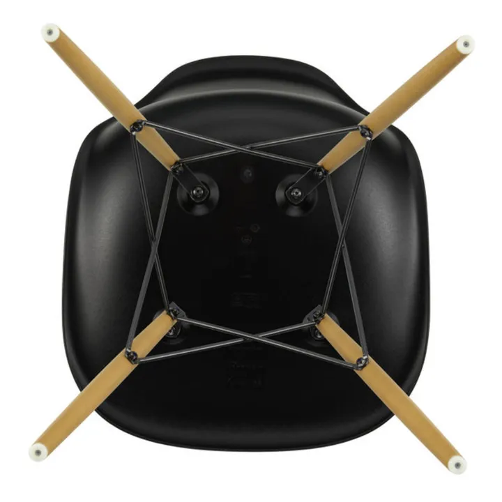 Silla de plástico DSW - base de arce - Charles &amp; Ray Eames | Negro- Imagen del producto n°4