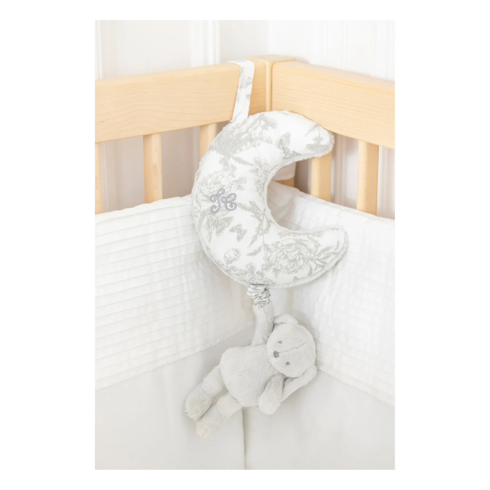 Mobile musical Augustin le lapin Toile de Jouy | Gris clair- Image produit n°2
