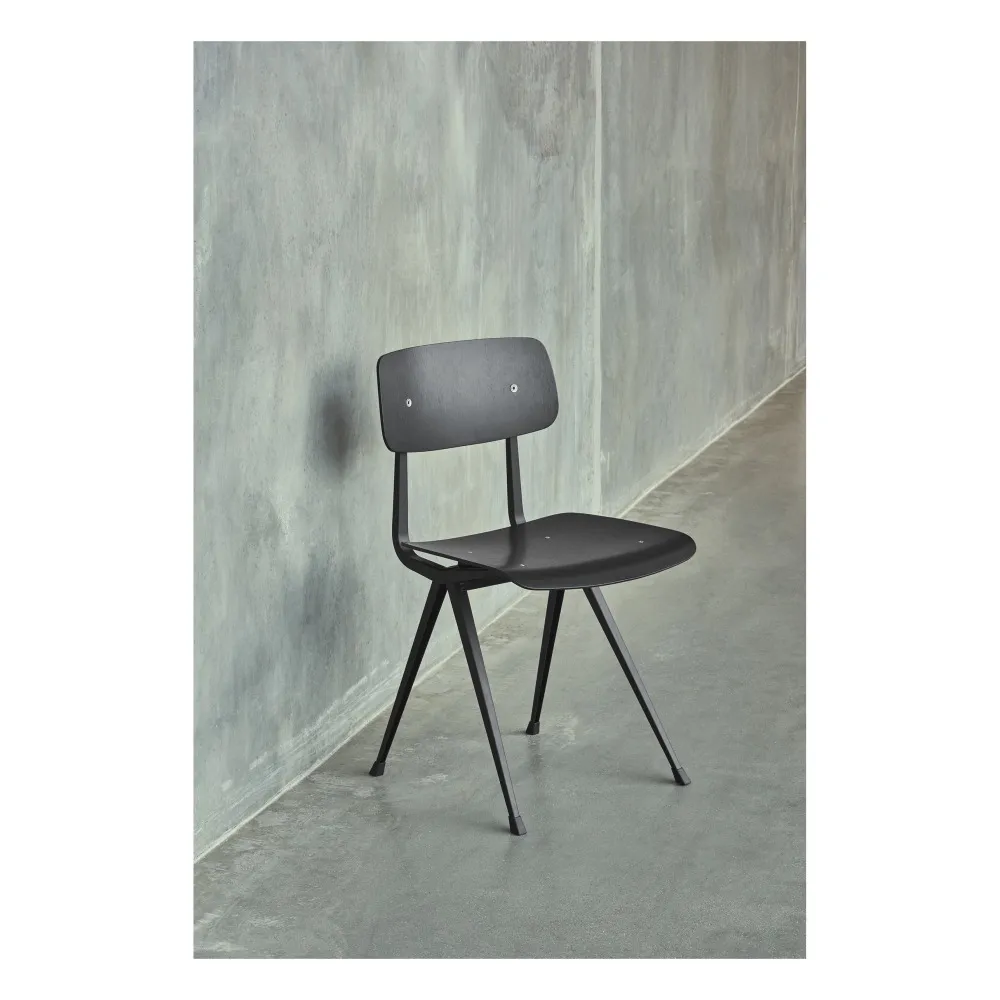 Chaise Result en chêne teinté - Réedition Friso Kramer & Wim Rietveld | Noir- Image produit n°1
