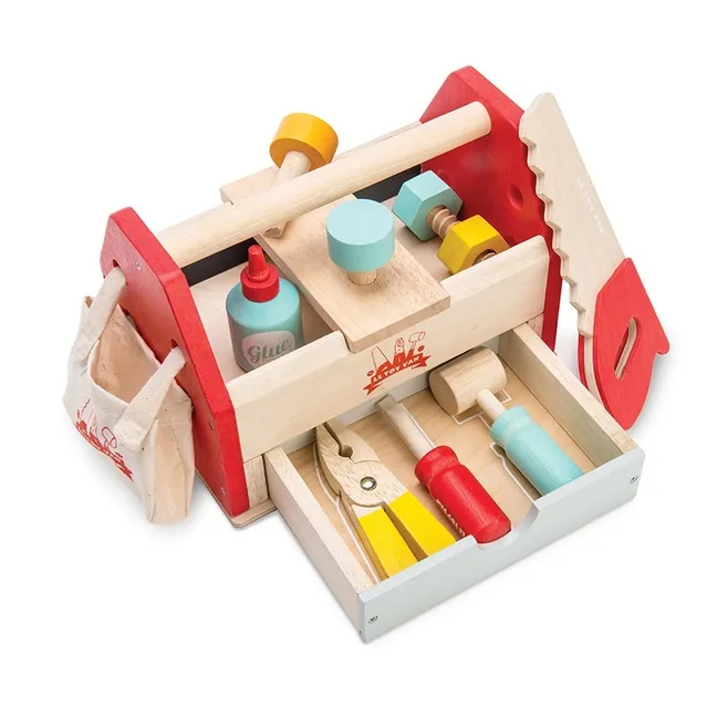 Caja de herramientas de madera y sus 11 accesorios