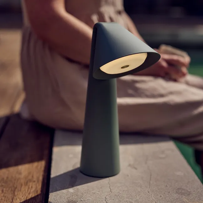 Lámpara de mesa «Ami», de Thomas Albertsen | Salvia