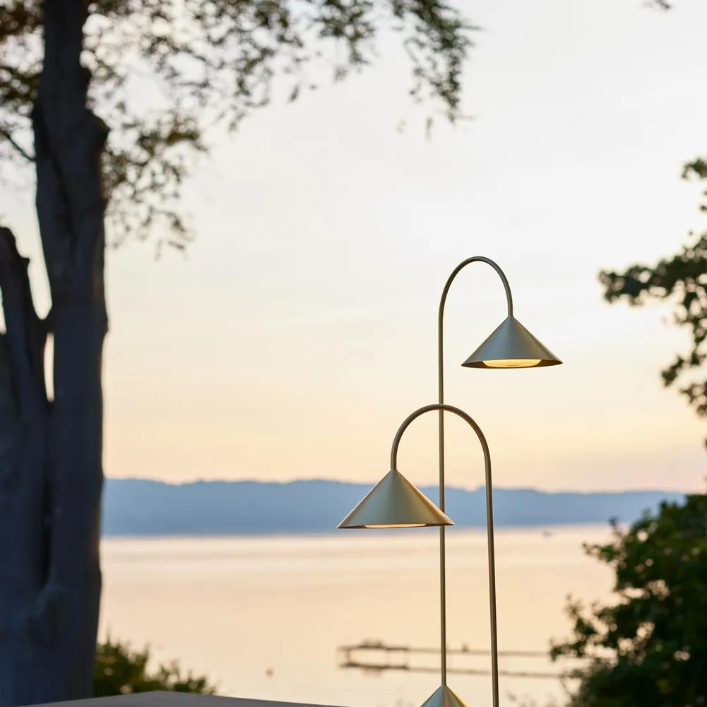 Lampe à poser Grasp, Thomas Albertsen | Laiton- Image produit n°3