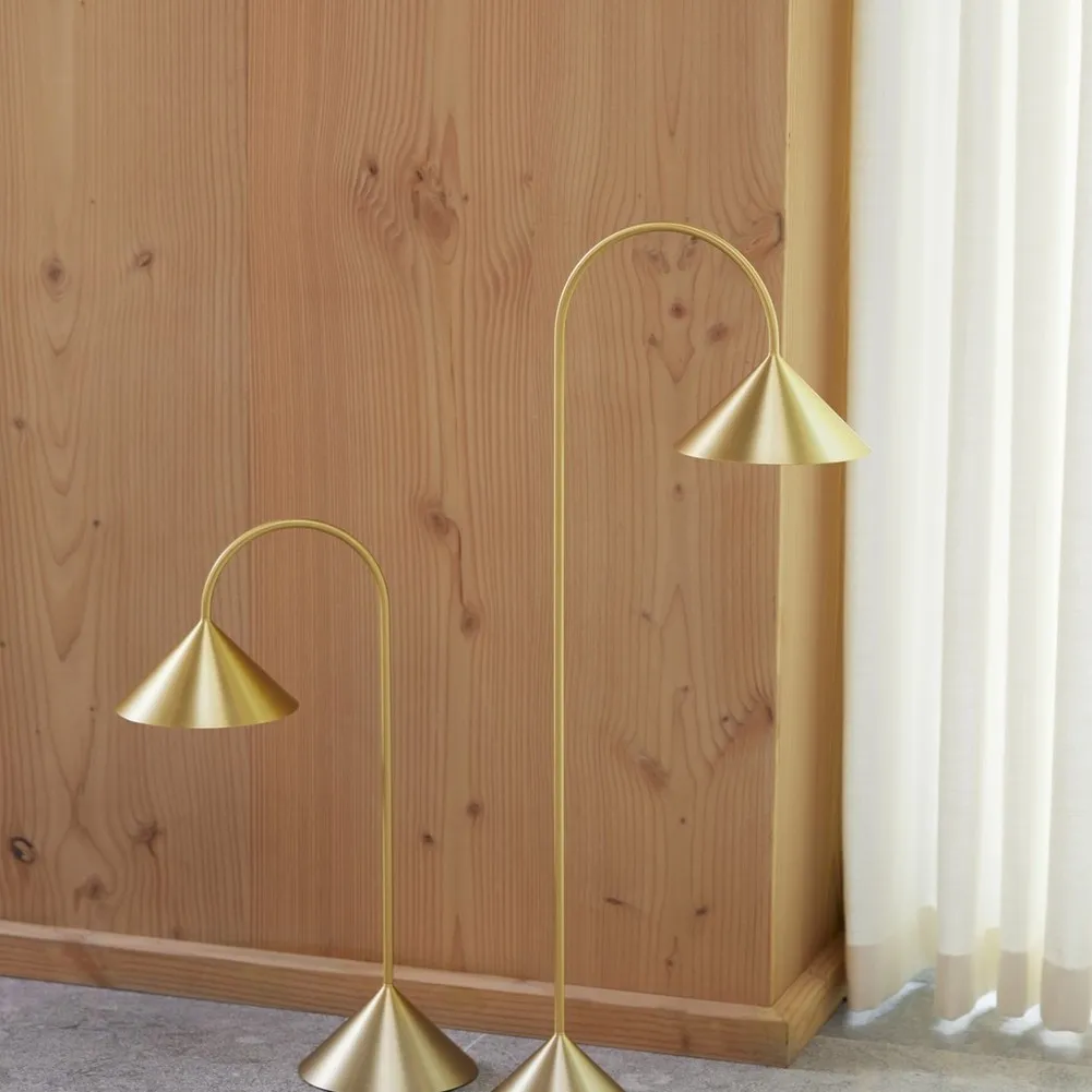 Lampe à poser Grasp, Thomas Albertsen | Laiton- Image produit n°8