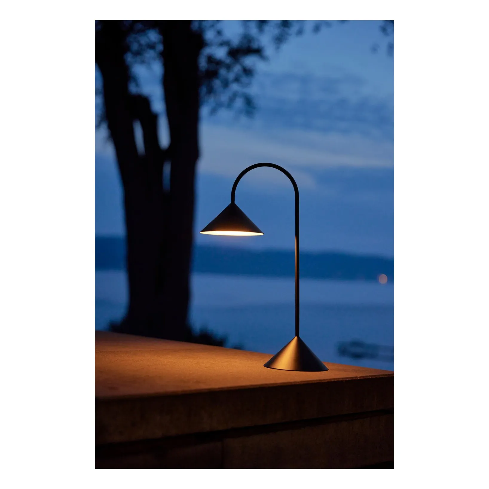 Lampe à poser Grasp, Thomas Albertsen | Noir mat- Image produit n°3
