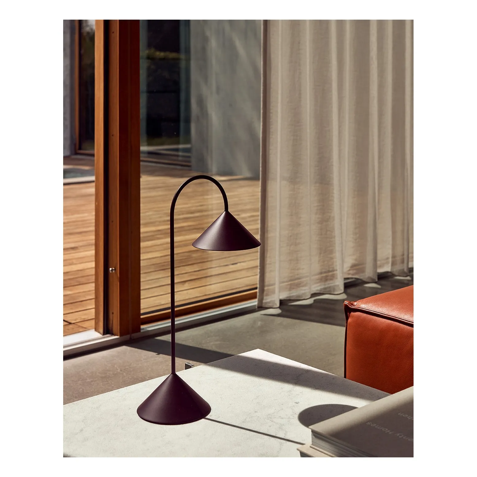 Lampe à poser Grasp, Thomas Albertsen | Betterave- Image produit n°1