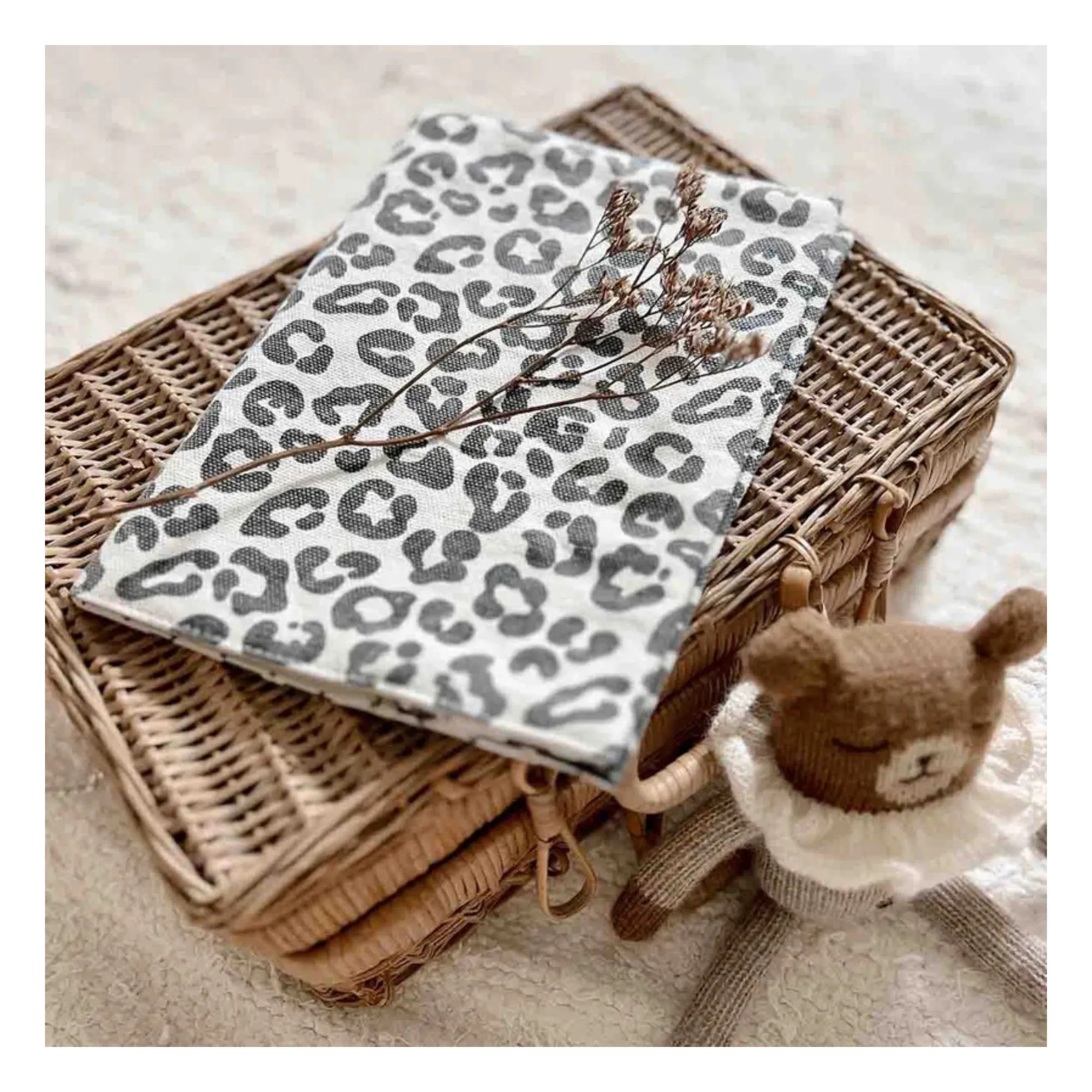 Rose in April - Protège carnet de santé Chloé Graou (Rose in April) - Image 2