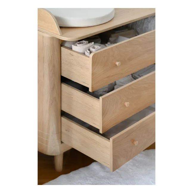 Oak chest of drawers
