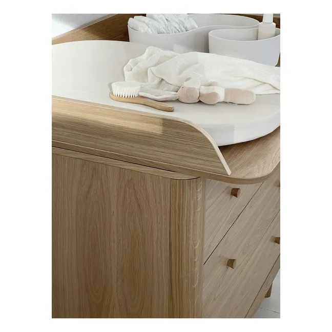 Oak chest of drawers