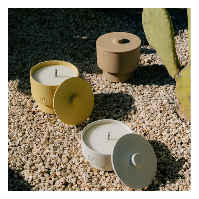 June Sahara Una vela de exterior con funda, fragancia neutra  | Amarillo palo